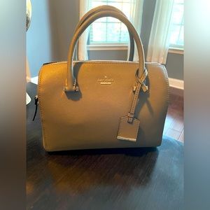 Small olive green Kate Spade bag. Barely used. Great condition.
